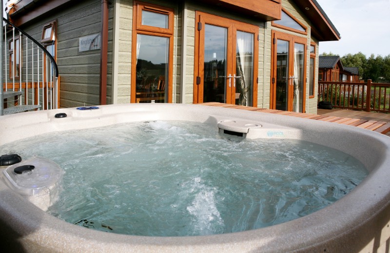 InnovaSpa Urbania Spa 4Person Plug and Play 16Jet Hot Tub with LED