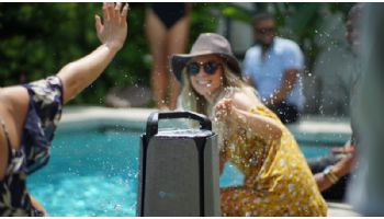 Soundcast VGX Series Portable Outdoor Full-Range Loudspeaker System with Subwoofer | VG7